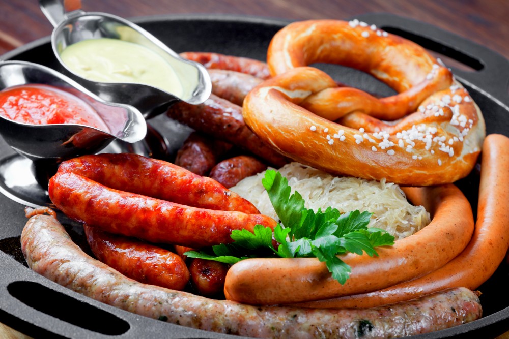 Немецкая кухня - колбаски и сосиски собственного приготовления